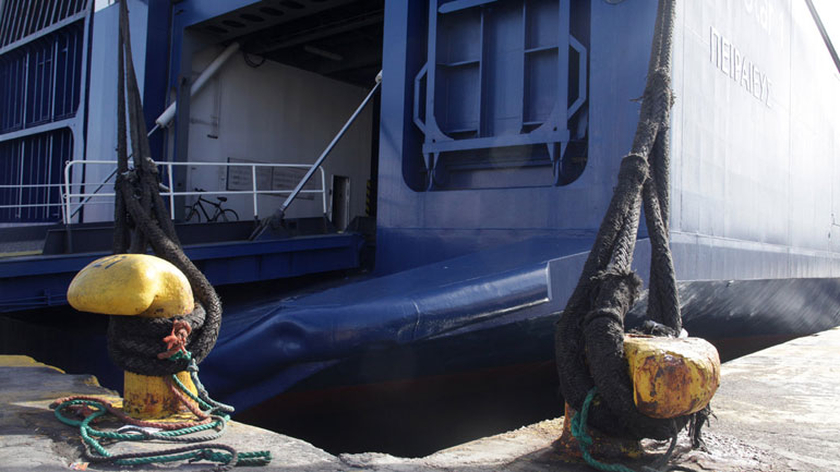 Δεμένα τα πλοία στα λιμάνια την Πρωτομαγιά